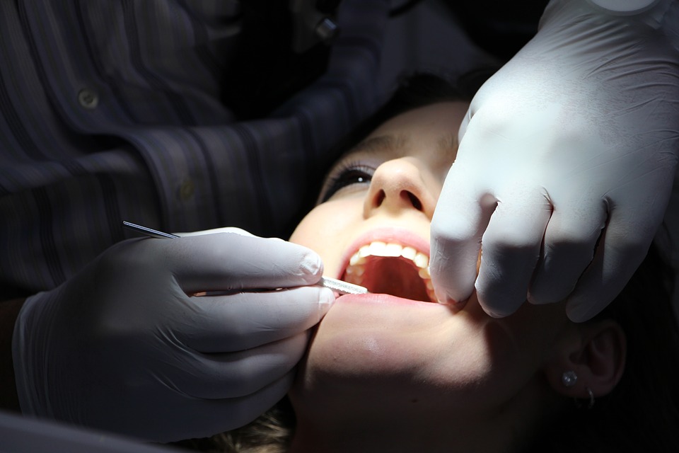 5 choses à savoir sur les implants dentaires