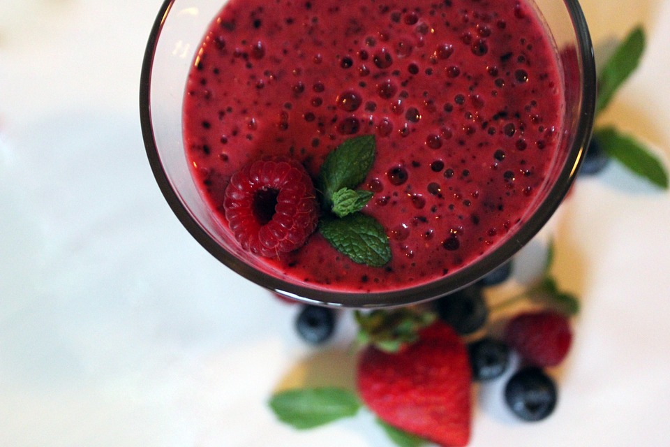 Diabète : recette de smoothie aux fruits rouges sans sucre ajouté pour un goûter ou un dessert 100% gourmand !