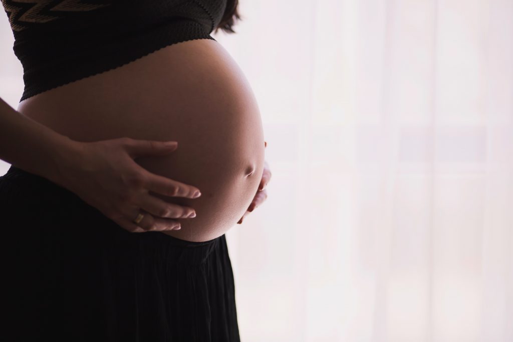 Haptonomie et grossesse : comment préparer la naissance de son bébé ?